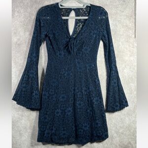 y2k Long sleeved lace dress by Hollister- with gorgeous sleeves - 2009 fall